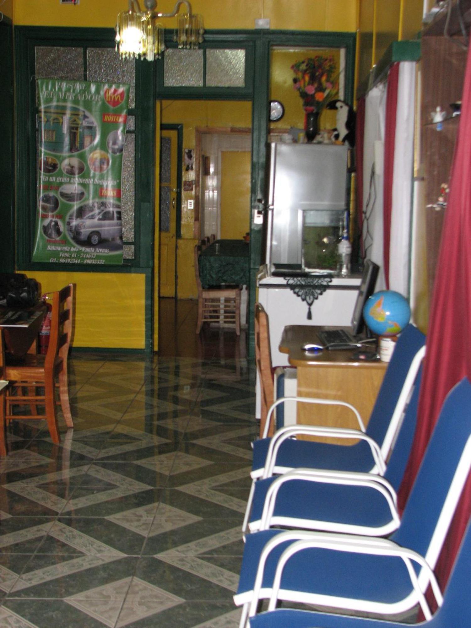 Hostal El Mirador Punta Arenas Exterior photo